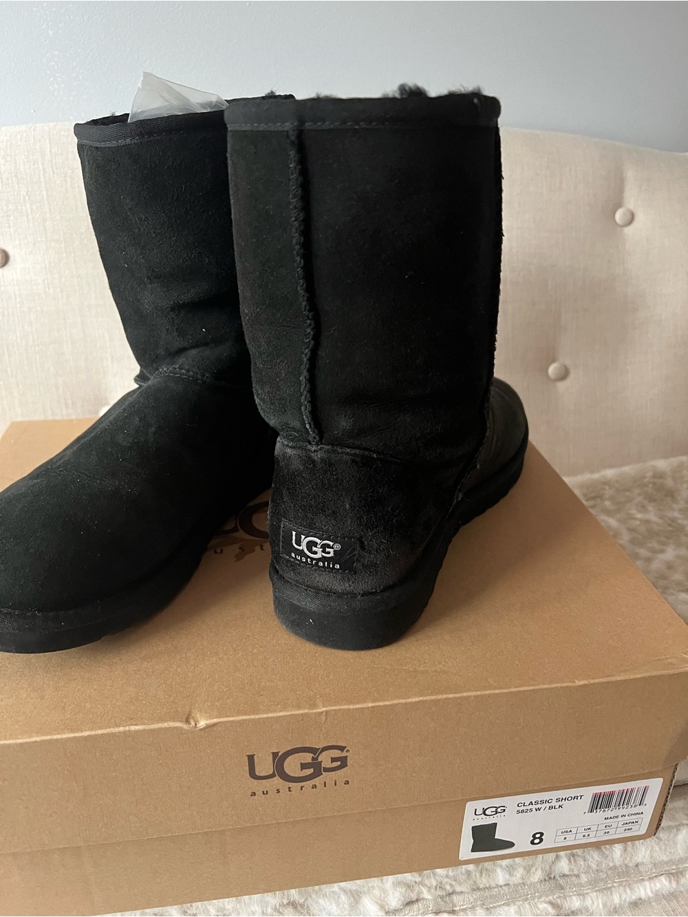 UGG Classic Short Shearling Boots - Black
